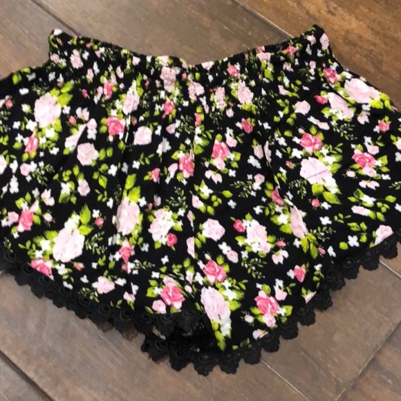 Pants - Floral shorts